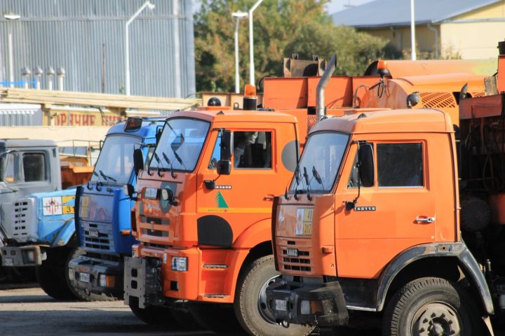 Микроавтобус превратился в груду металла после столкновения с «КамАЗом» в Новокузнецке