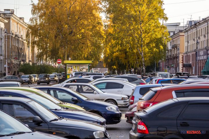 Дорожники временно запретят парковку в центре Кемерова из-за ярмарки