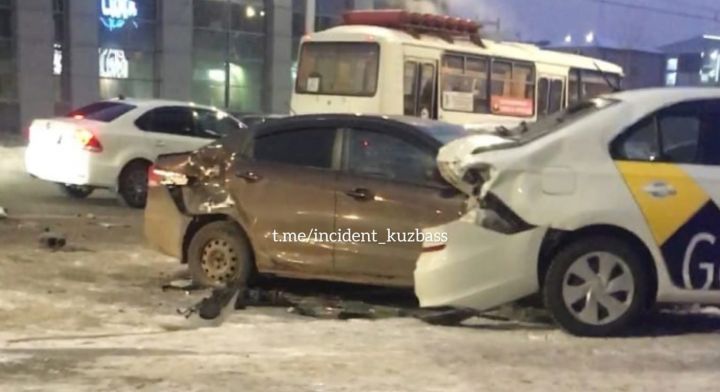 Устроивший ДТП с такси в Кемерове водитель отказался от освидетельствования 