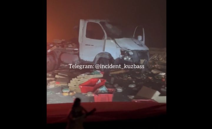 Видео с места жесткого ДТП с пострадавшими на автодороге в Кузбассе появилось в Сети