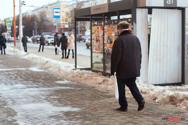 Кемеровачане пожаловались на бездорожье и грязь возле остановки