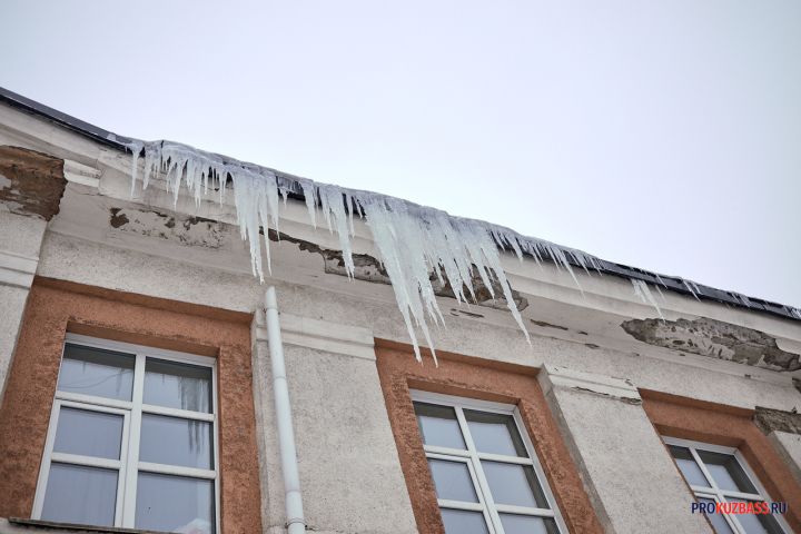 Бесстрашный «карлсон» на крыше пятиэтажки напугал новокузнечан 