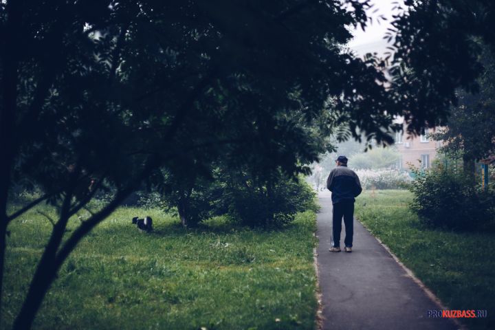 Плотный пенсионер в черной кепке пропал в Кузбассе на выходных