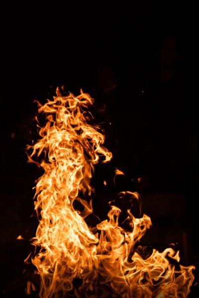 Неисправный «БелАЗ» сгорел на улице в Кузбассе