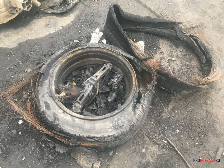 Легковушки сгорели в гараже в кузбасском городе