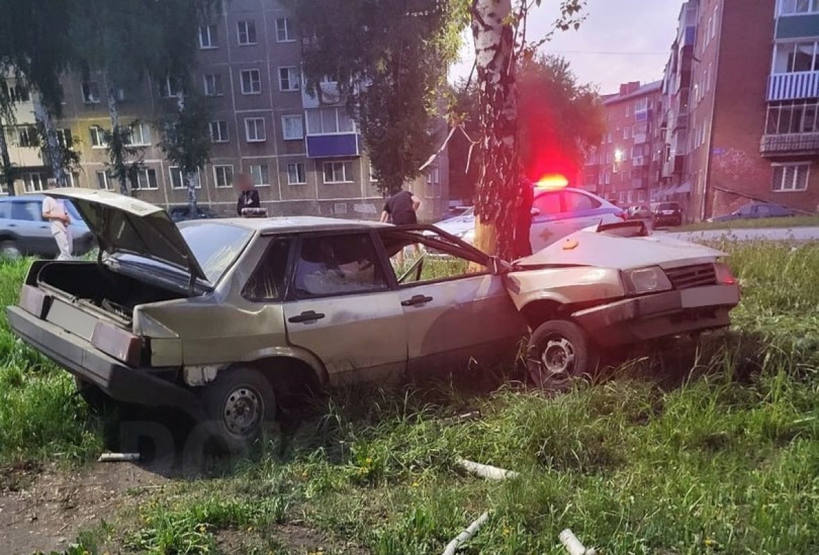 Водитель ваз 2112 не справился с управлением