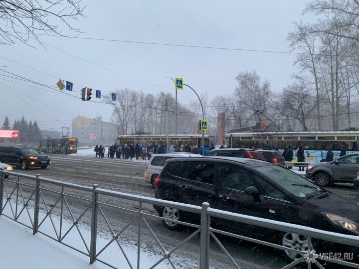 Сломавшийся вагон заблокировал трамвайное движение на Радуге в Кемерове