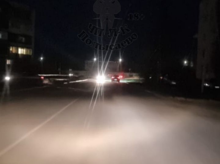 Автодорога около школы в кузбасском городе погрузилась в опасную тьму
