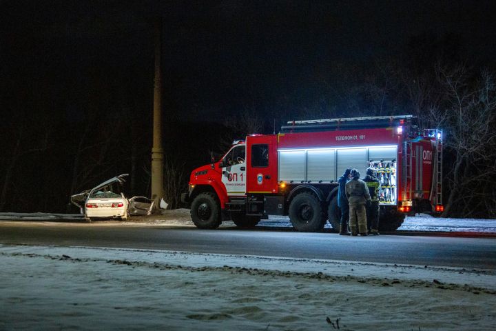Легковушка получила критический урон в ДТП на дороге в Кузбассе