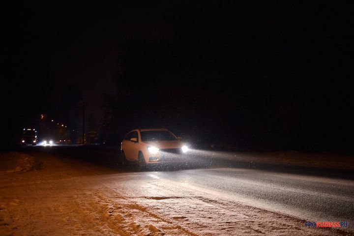 Дорожники перекрыли участок трассы от Новосибирска до Кемерова из-за сильного снегопада 