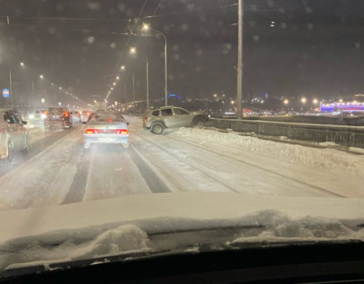 ДТП произошло на кемеровском мосту в утренний час пик