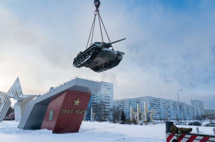 Легендарный танк Т-34 исчез с постамента посреди транспортного кольца в Кемерове