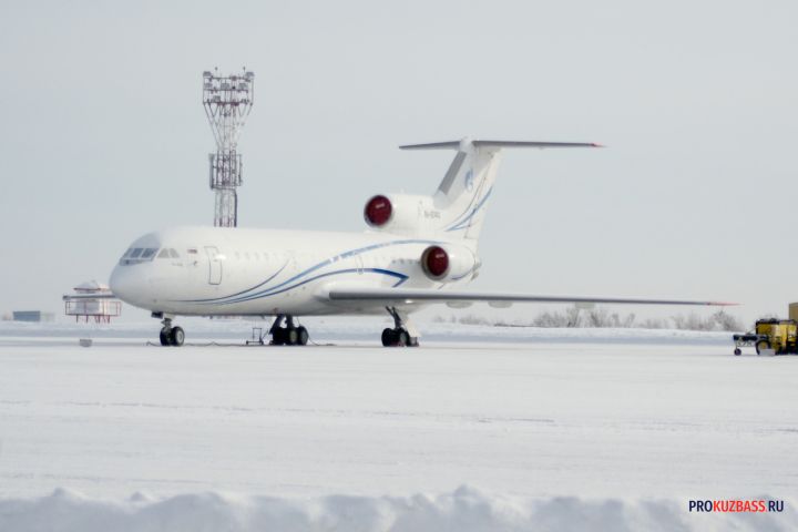 Летевшие рейсом Санкт-Петербург — Новокузнецк пассажиры задержались в Новосибирске на два дня 