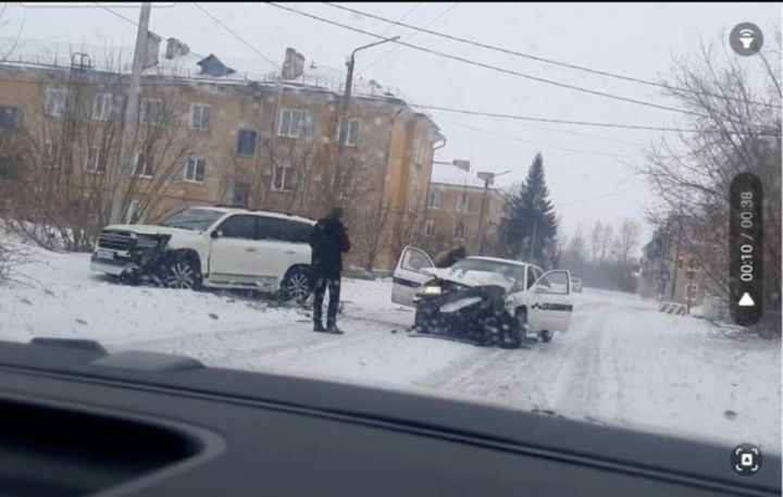 Жесткое лобовое ДТП произошло в кузбасском городе