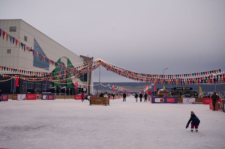 Торжество на льду: открытие катка состоялось на Московской площади в Кемерове