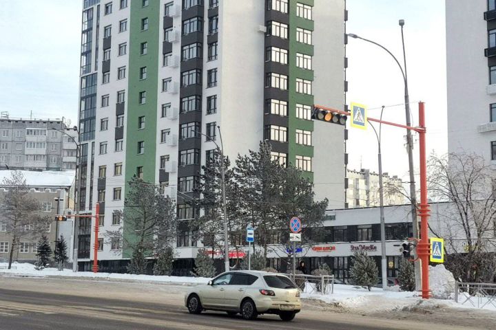 Новый светофор на ФПК в Кемерове заработал в режиме желтого