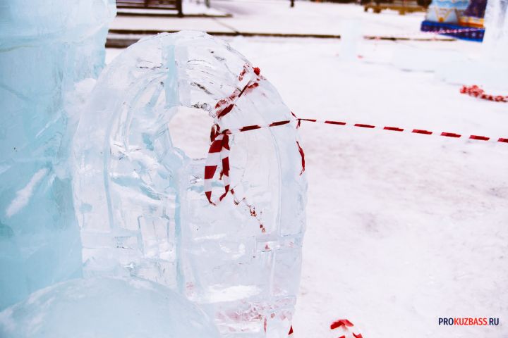 Резкое потепление разрушило ледовый лабиринт для детей в микрорайоне Кемерова