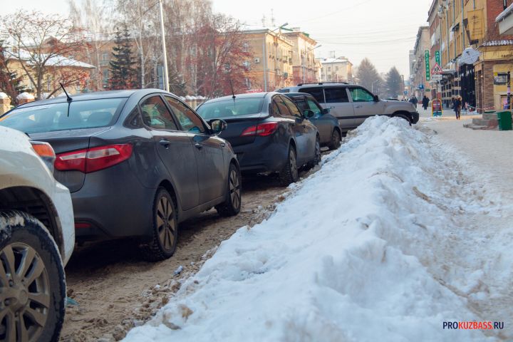 Кемеровские власти рассказали о планах на создание платных парковок перед магазинами