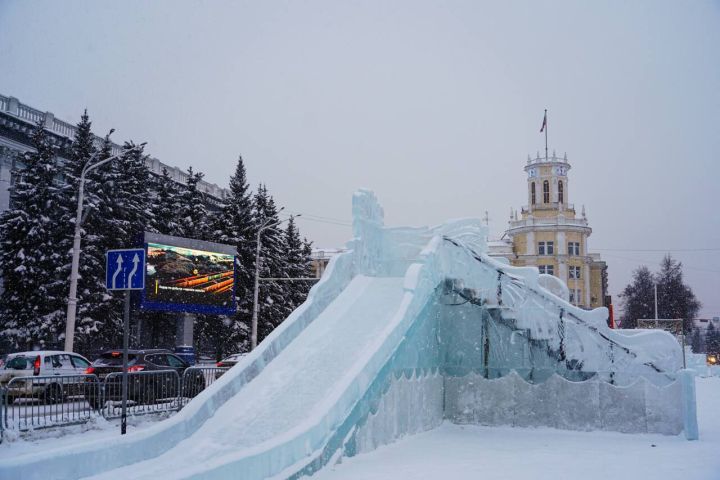 Кемеровские власти назвали дату открытия Ледового городка на площади Советов