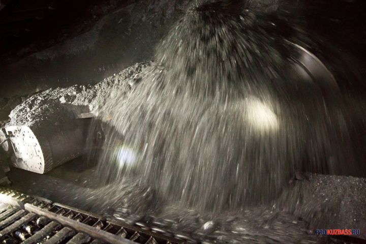 Добыча угля на кузбасской шахте приостановилась после травмирования рабочего