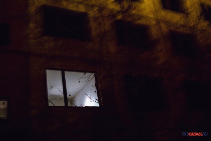 Полиция прокомментировала опасные игры семилетнего кузбассовца у открытого окна