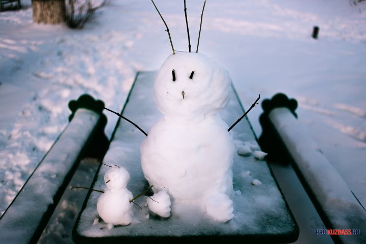 Огромный снеговик высотой почти шесть метров появился в Новокузнецке