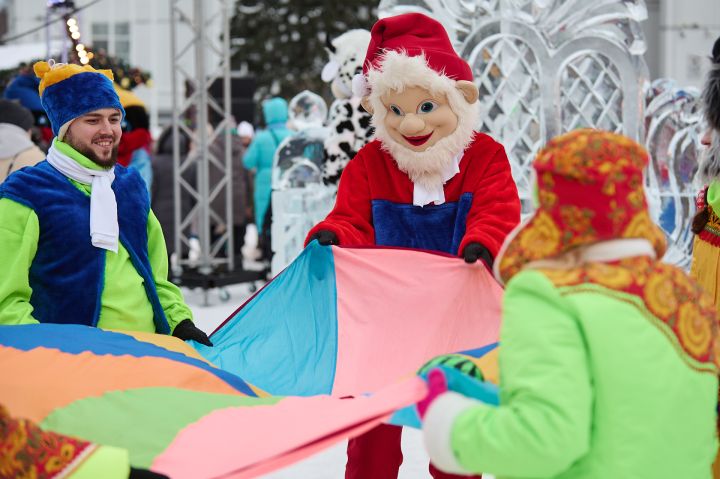 Волшебство зимы: главный Ледовый городок открылся на площади в Кемерове