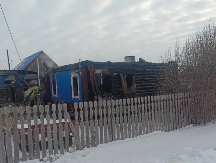 «Сгорел дотла»: огонь уничтожил дом в Белове 1 января