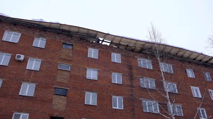 Власти Междуреченска высказались об обрушении крыши многоквартирного дома