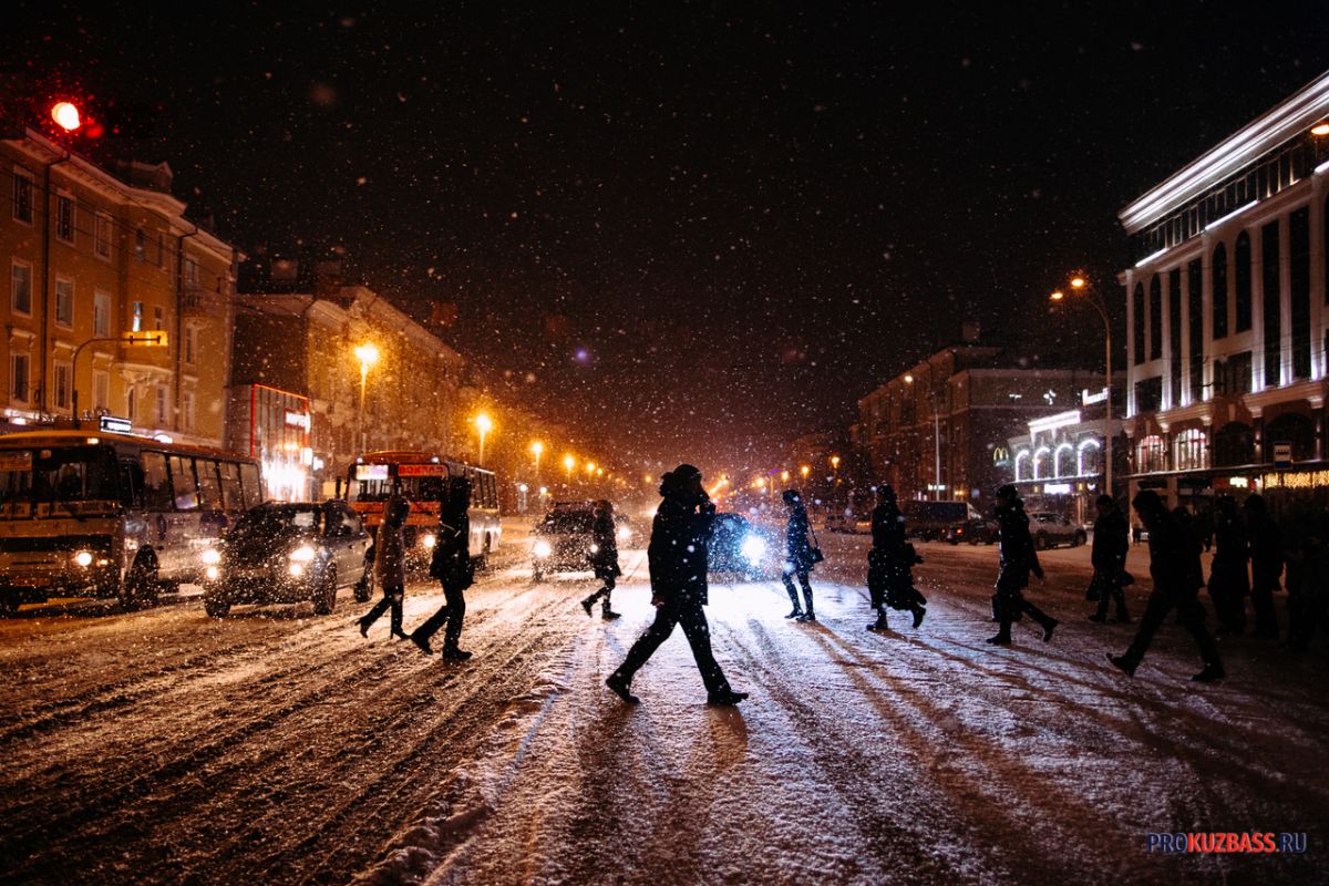 Сегодняшний день составляет более. Вечерний Кемерово. Автовокзал зимой вечером в Кемерово.