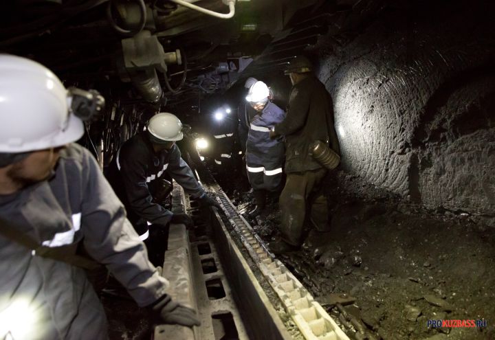 Суд в Кузбассе приостановил часть работ на шахте после травмирования горняка