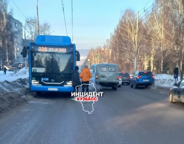 Авария с автобусом произошла в Кемерове