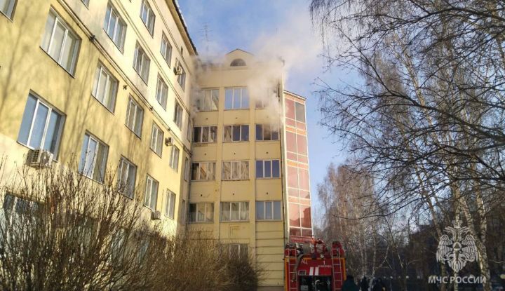 МЧС: более 65 человек эвакуировались из здания больницы в Кемерове из-за пожара