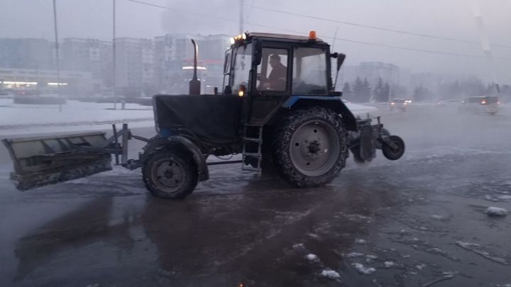Власти перекрыли участок улицы в Новокузнецке из-за повреждения трубопровода