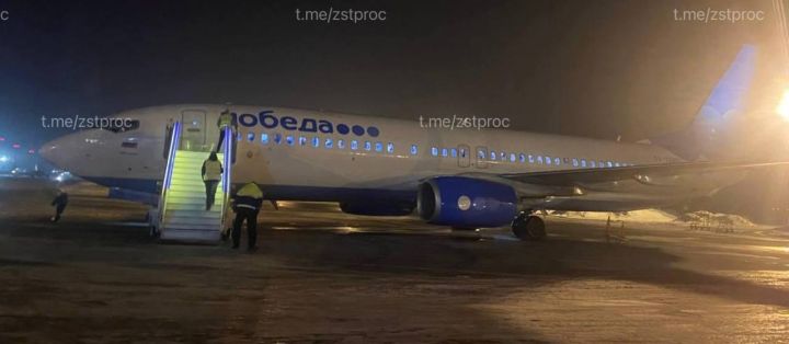 Летевший из Москвы в Кемерово самолет вынужденно сел в Новосибирске