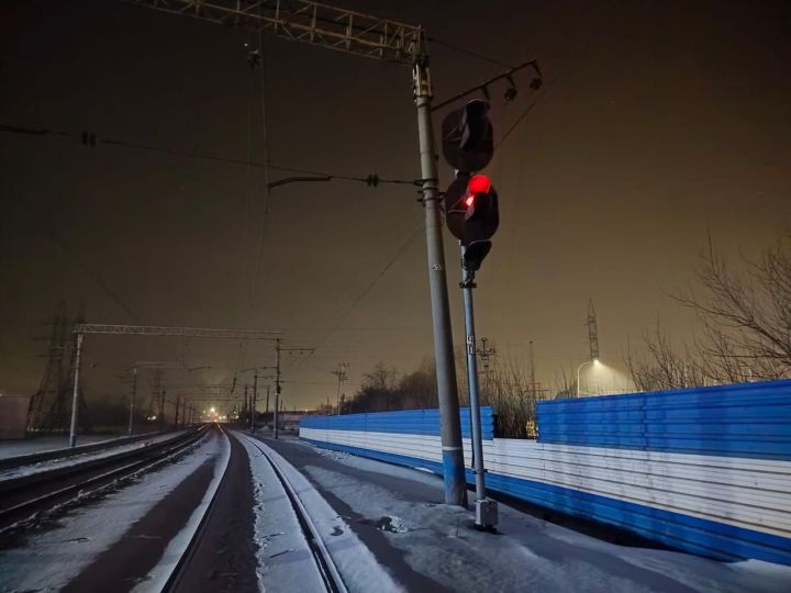 Мужчина погиб под колесами поезда близ ж/д станции в Новокузнецке