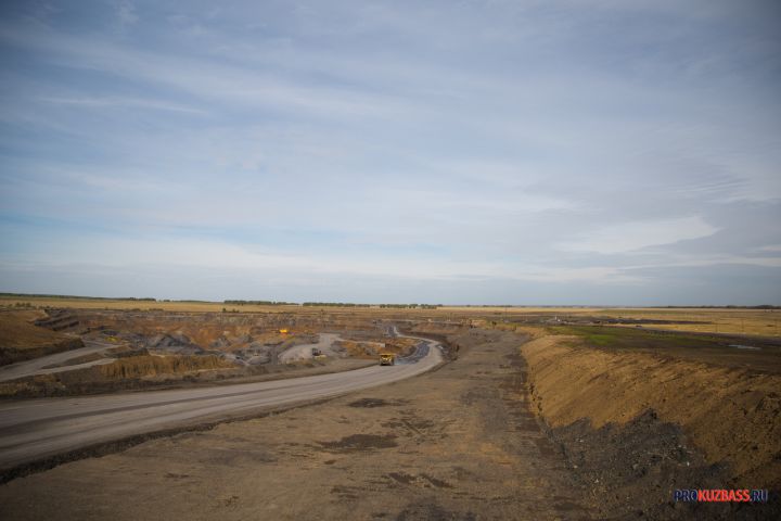 Опасность для жителей нескольких кузбасских поселков возникла из-за идущей по территории разреза дороги