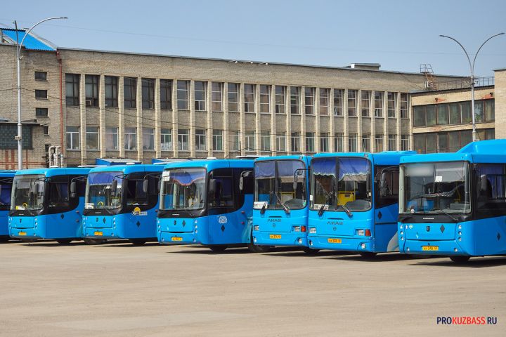Грузовик устроил ДТП с новым автобусом № 345 в Новокузнецке 