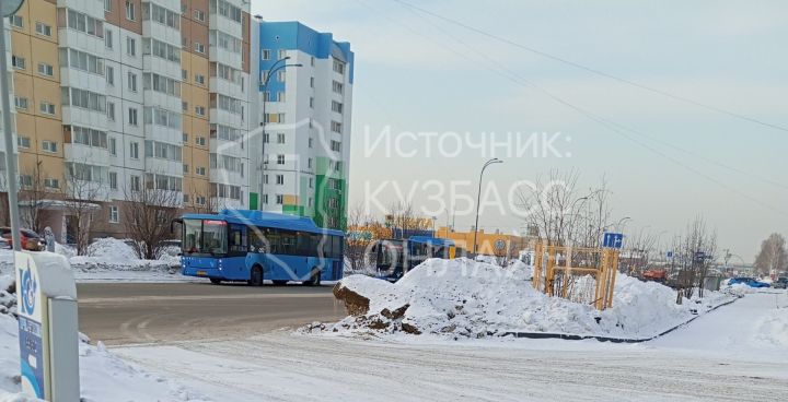 Кемеровчанин пожаловался на скопление автобусов под окнами многоквартирного дома