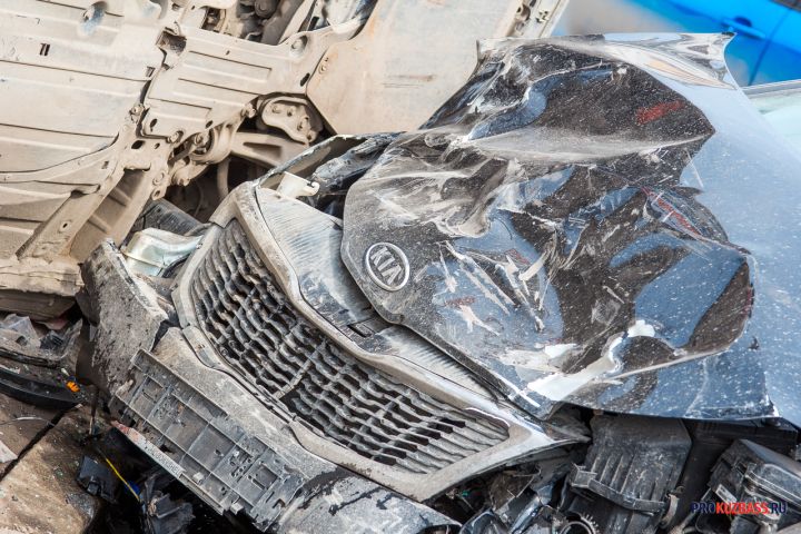 Очевидцы сообщили о смертельном ДТП с грузовиком на кузбасской трассе