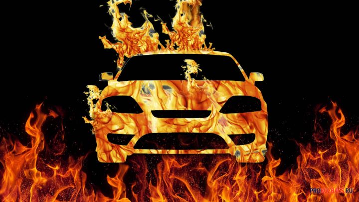 «Призрачный гонщик»: огонь на ходу охватил автомобиль с водителем в Шерегеше 