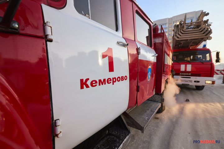 МЧС раскрыло подробности прибытия пожарных к супермаркету на проспекте в Кемерове