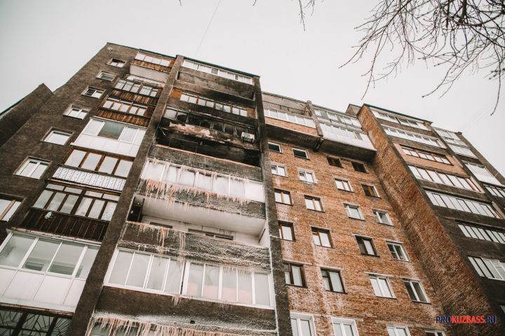 Многоквартирный жилой дом загорелся в Новокузнецке: спасен один человек