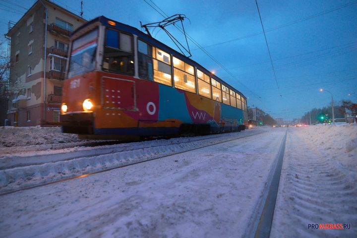 Очередной трамвай попал в ДТП на проспекте в Новокузнецке