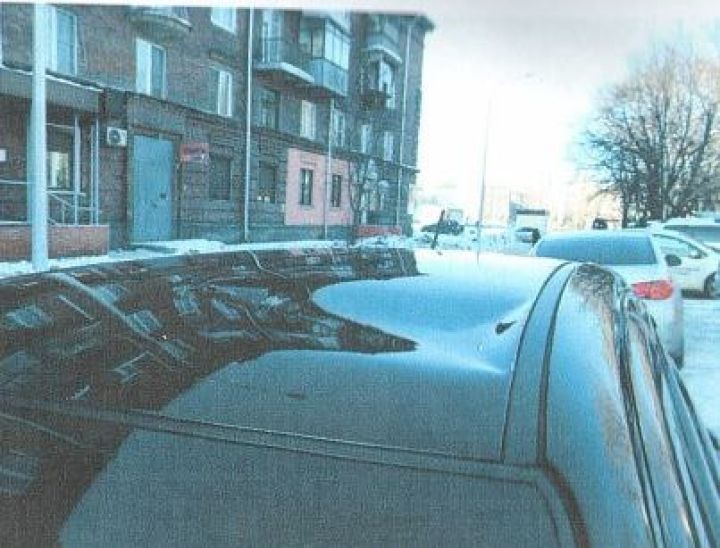 Новокузнечанин отомстил не уступившему ему дорогу автомобилисту при помощи топора