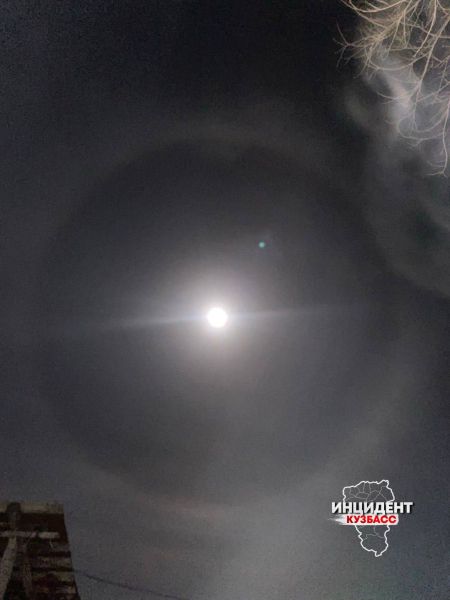 Кузбассовцы заметили в ночном небе необычное световое кольцо