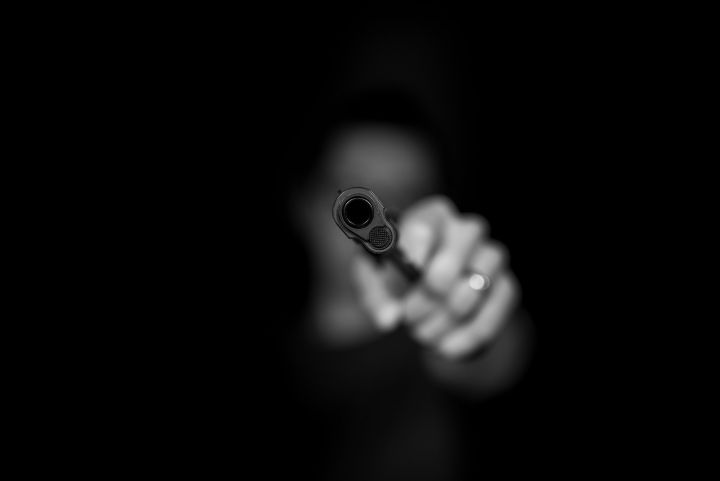 Юный кузбассовец привлек внимание полиции после выстрела из игрушечного пистолета в домофон