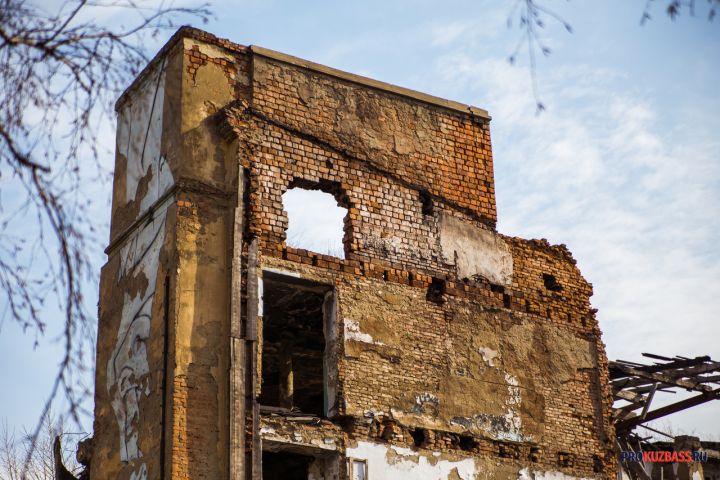 Власти запланировали снести более 12,5 тыс заброшенных зданий в Кузбассе