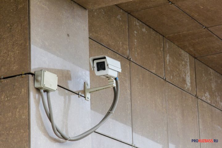 Директор школы в Кузбассе ответит за установку камеры видеонаблюдения в туалете