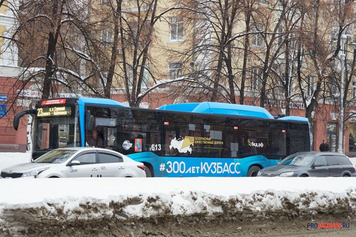 Автобусы столкнулись около остановки в Кемерове